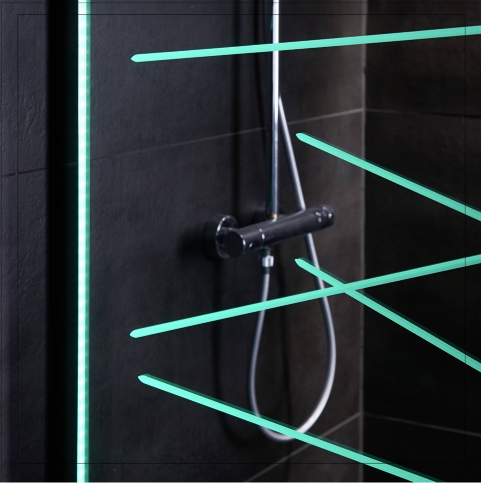 Paroi de douche effet déco GLASSOLUTIONS SAINTGOBAIN NLX